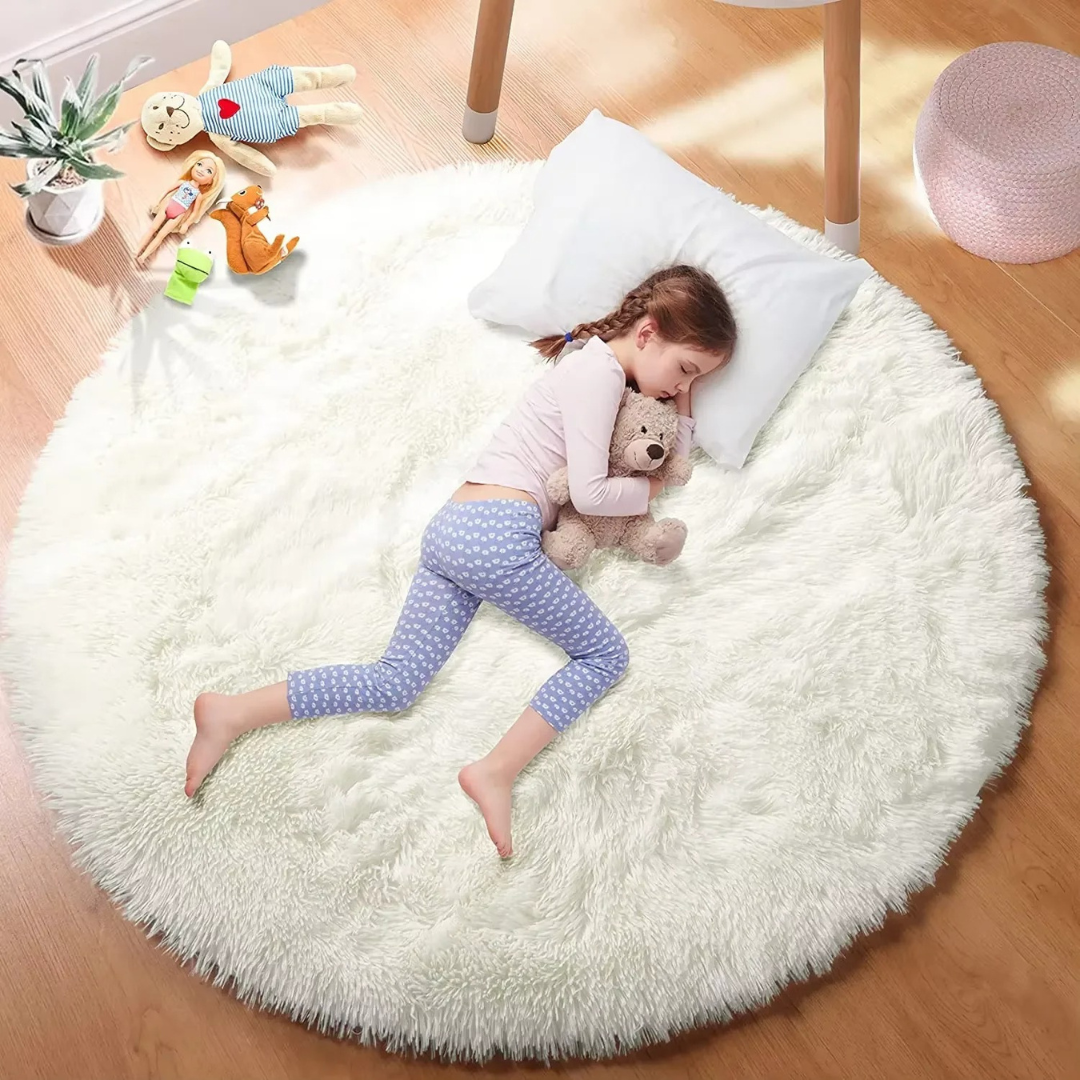 Tapete Redondo Felpudo Branco TapeKids no quarto infantil