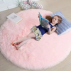 Tapete Redondo Felpudo Rosa TapeKids no quarto infantil